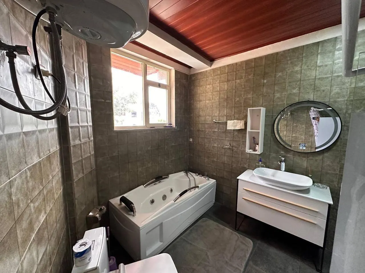 民宿 Kebena Spacious Room With Private Jacuzzi And Walk In Closet 亚的斯亚贝巴 埃塞俄比亚